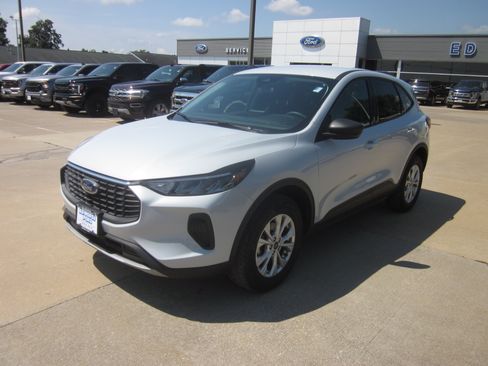 Used 2025 Ford Escape Active AWD/4WD image 3
