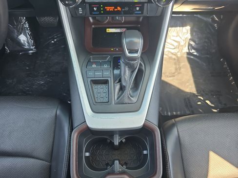 Certified 2022 Toyota RAV4 Limited image 17