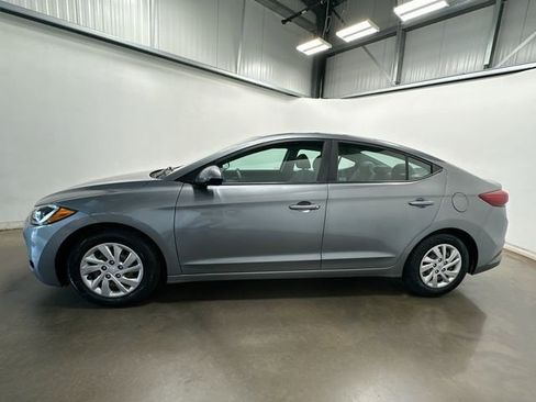 Used 2017 Hyundai Elantra SE FWD image 2