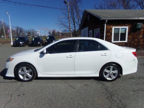 Used 2014 Toyota Camry SE w/ Fleet Convenience Package image 10