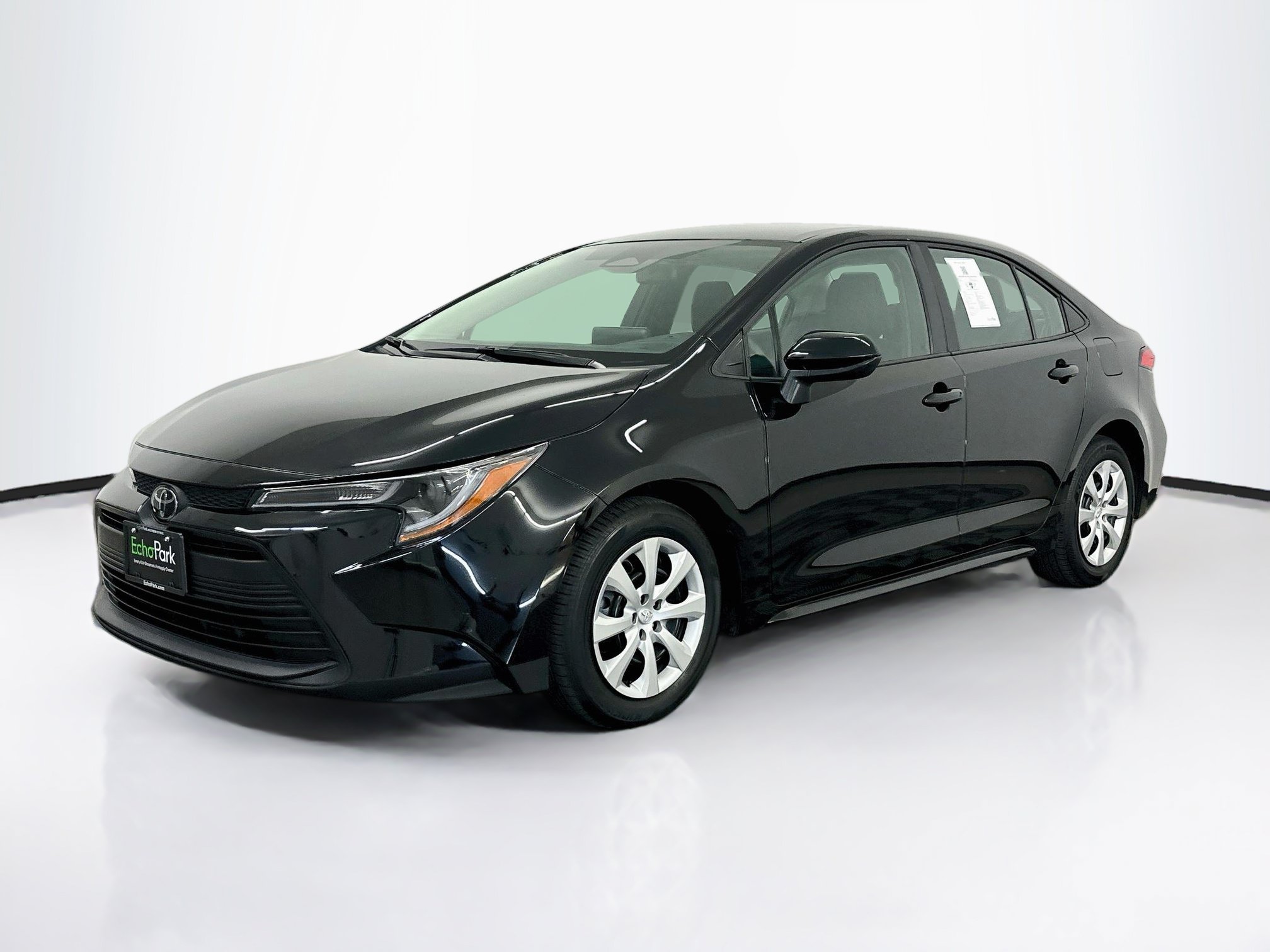 Used 2026 Toyota Corolla LE FWD image 3