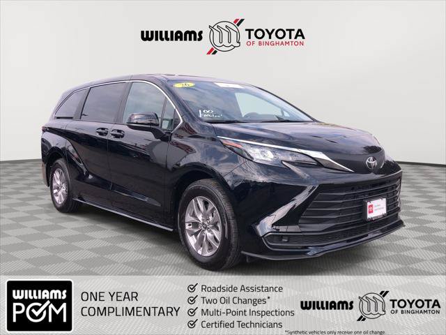 Certified 2026 Toyota Sienna LE FWD image 1