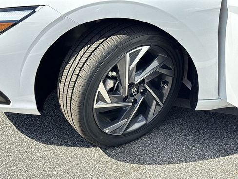 New 2025 Hyundai Elantra Limited w/ Cargo Package FWD image 40