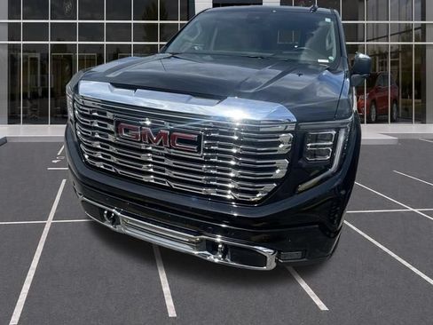 Used 2023 GMC Sierra 1500 Denali w/ Technology Package AWD/4WD image 12