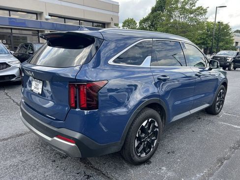 Certified 2025 Kia Sorento S w/ Panoramic Sunroof Package FWD image 5