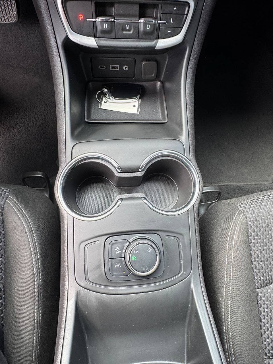 Used 2024 GMC Terrain SLE AWD/4WD image 10