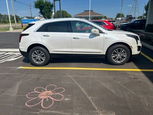 Used 2020 Cadillac XT5 Premium Luxury w/ LPO, Floor Liner Package FWD image 2