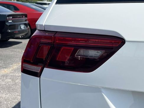 Used 2024 Volkswagen Tiguan SE FWD image 10
