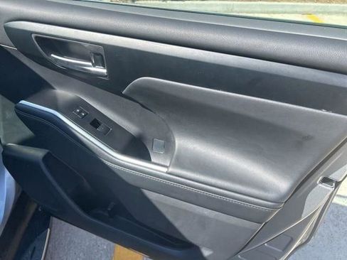 Used 2025 Toyota Highlander XLE image 17