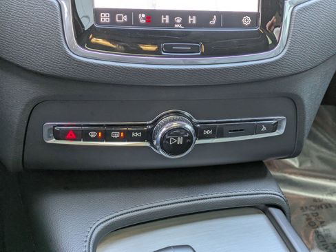 Used 2023 Volvo XC90 B5 Core w/ Climate Package image 24