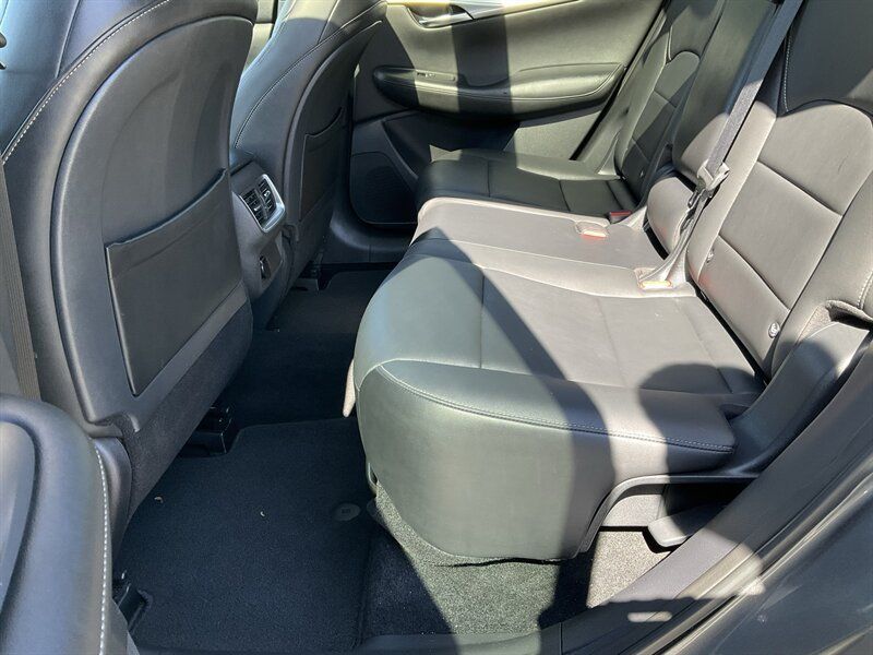 Used 2019 INFINITI QX50 Luxe AWD/4WD image 16