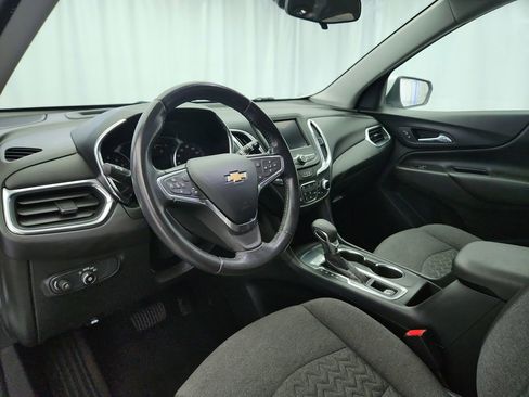 Used 2022 Chevrolet Equinox LT w/ Driver Convenience Package image 10