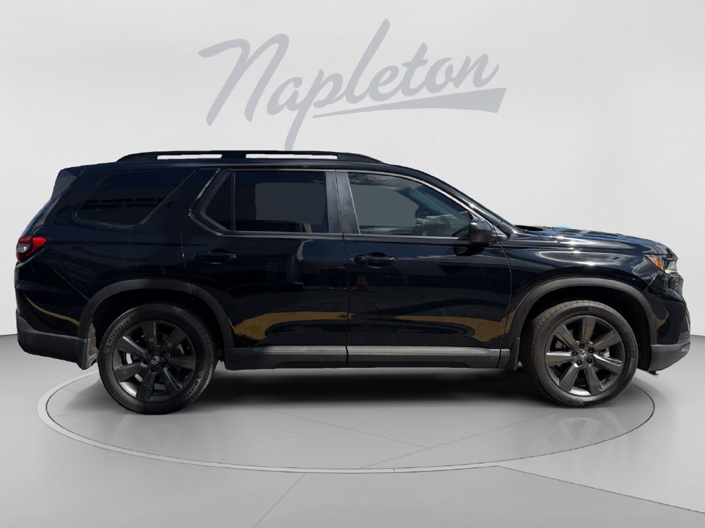 Used 2025 Honda Pilot Sport image 7
