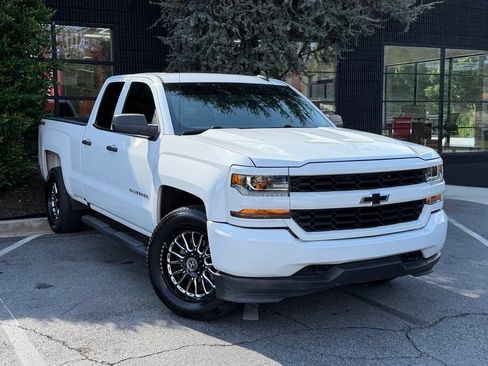 Used 2019 Chevrolet Silverado 1500 Custom w/ Custom Convenience Package AWD/4WD image 7