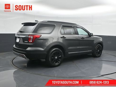 Used 2017 Ford Explorer XLT w/ Equipment Group 202A FWD image 2