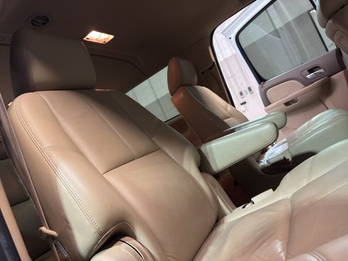 Used 2014 Chevrolet Suburban LT w/ Luxury Package image 26