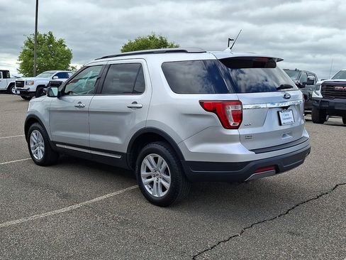 Used 2019 Ford Explorer XLT w/ Equipment Group 202A AWD/4WD image 7