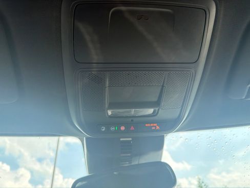 Certified 2025 Buick Enclave Preferred FWD image 16