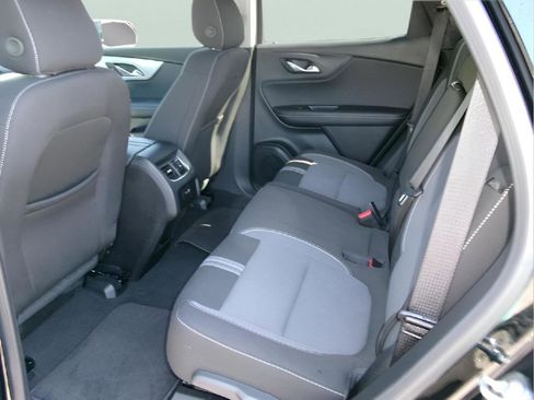 Used 2025 Chevrolet Blazer LT FWD image 9