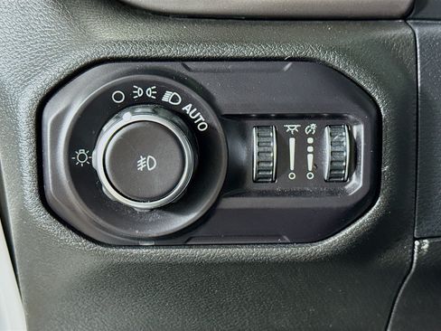 Used 2018 Jeep Wrangler Unlimited Sport S AWD/4WD image 9