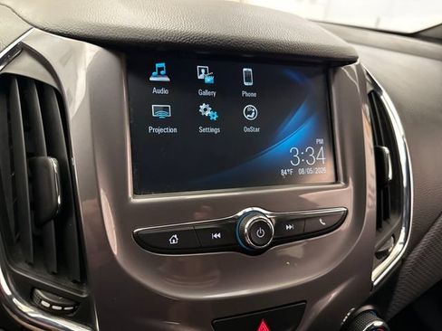 Used 2018 Chevrolet Cruze LT w/ Convenience Package FWD image 17