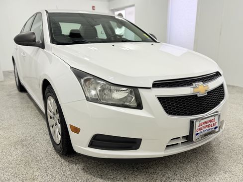 Used 2011 Chevrolet Cruze LS image 1