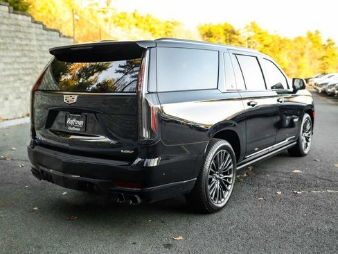 Used 2023 Cadillac Escalade ESV V image 4