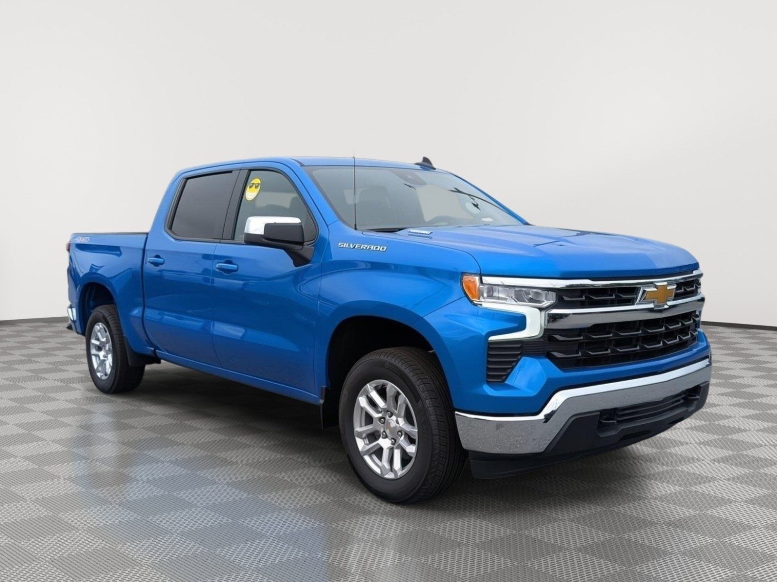 Used 2025 Chevrolet Silverado 1500 LT AWD/4WD image 4