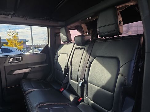 Used 2022 Ford Bronco Badlands image 11