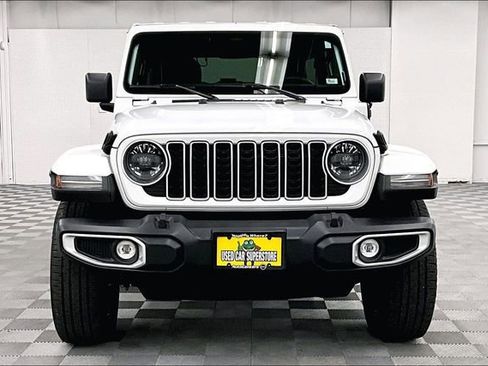 Used 2025 Jeep Wrangler Unlimited Sahara AWD/4WD image 4