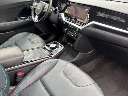 Used 2022 Kia Niro EX Premium image 18