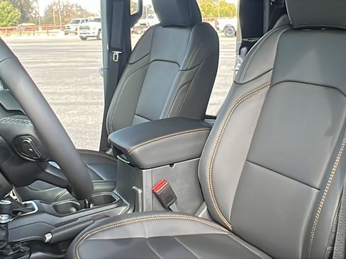 New 2025 Jeep Gladiator Sport image 17