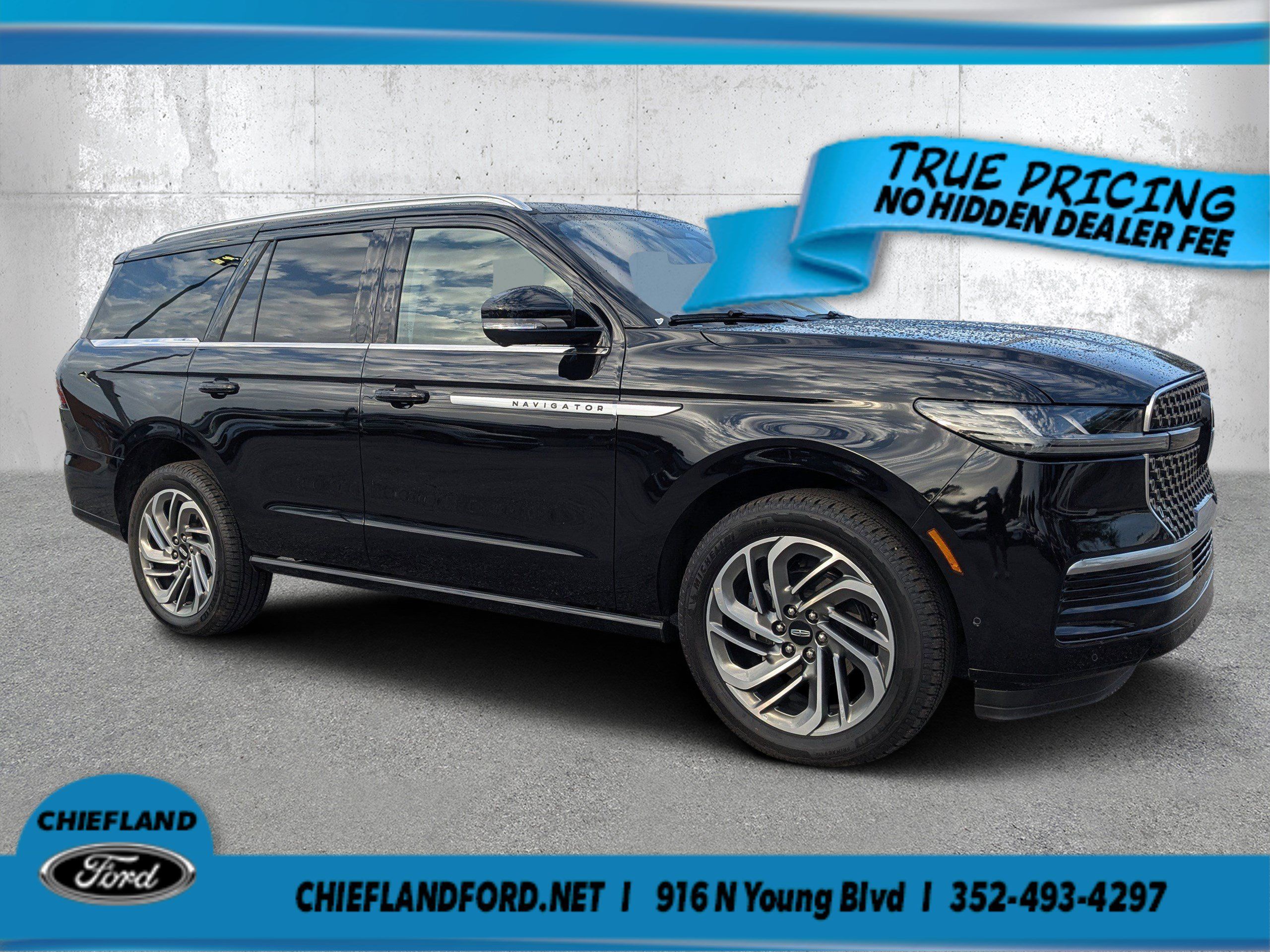Used 2025 Lincoln Navigator Reserve AWD/4WD image 1