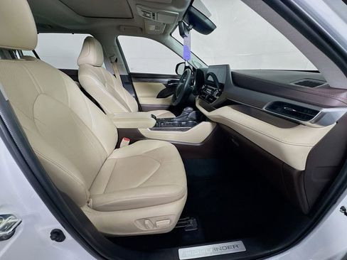 Used 2022 Toyota Highlander Limited FWD image 36