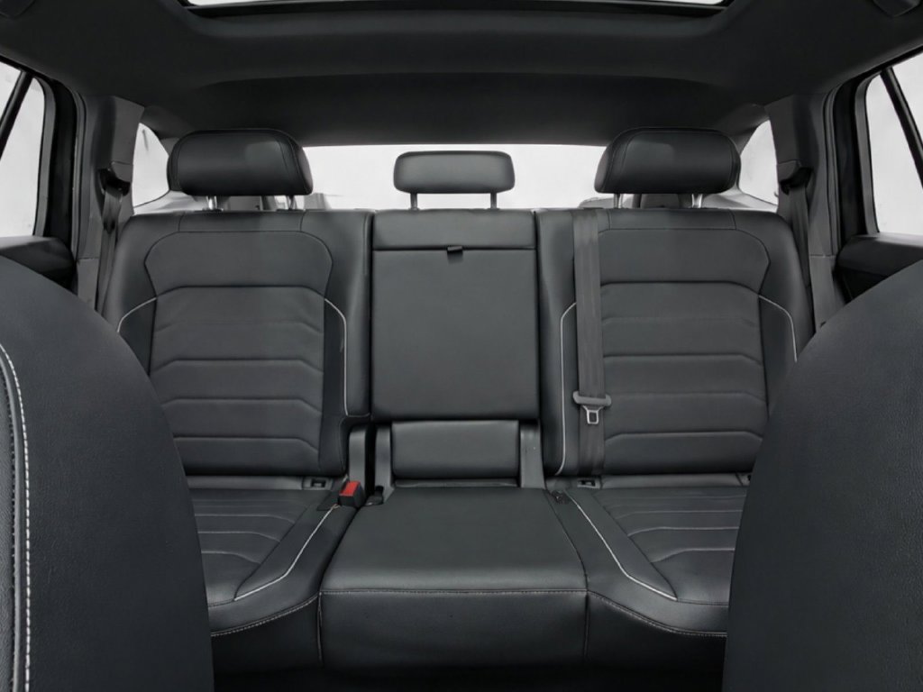 Used 2024 Volkswagen Tiguan SEL R-Line w/ MDO Package, Two-Row AWD/4WD image 33