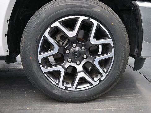 Used 2025 RAM 1500 Laramie AWD/4WD image 14