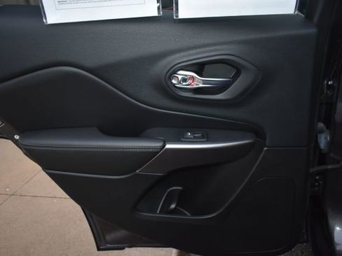 Used 2019 Jeep Cherokee Limited w/ Luxury Group image 39