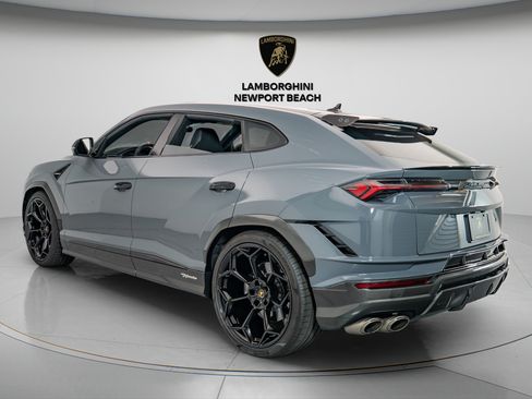 Used 2023 Lamborghini Urus Performante AWD/4WD image 4