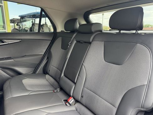 Used 2024 Kia Niro EX image 34