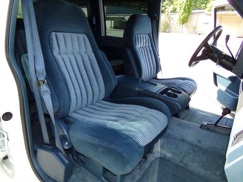 Used 1994 Chevrolet Suburban 4WD image 8