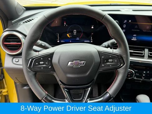 Used 2025 Chevrolet Trax RS w/ Driver Confidence Package FWD image 4