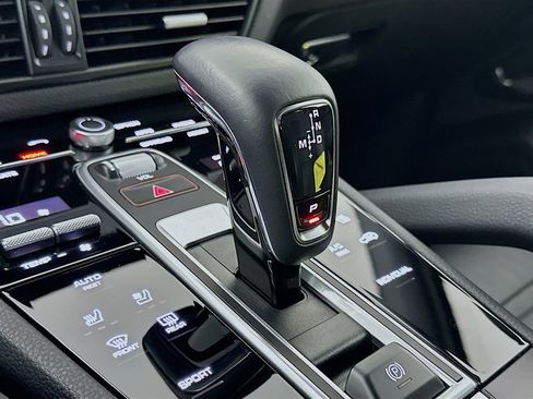 Certified 2023 Porsche Cayenne AWD/4WD image 18