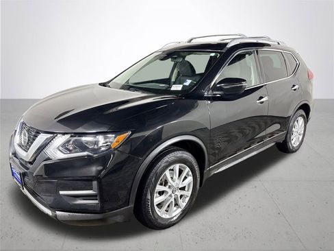 Used 2020 Nissan Rogue SV image 2