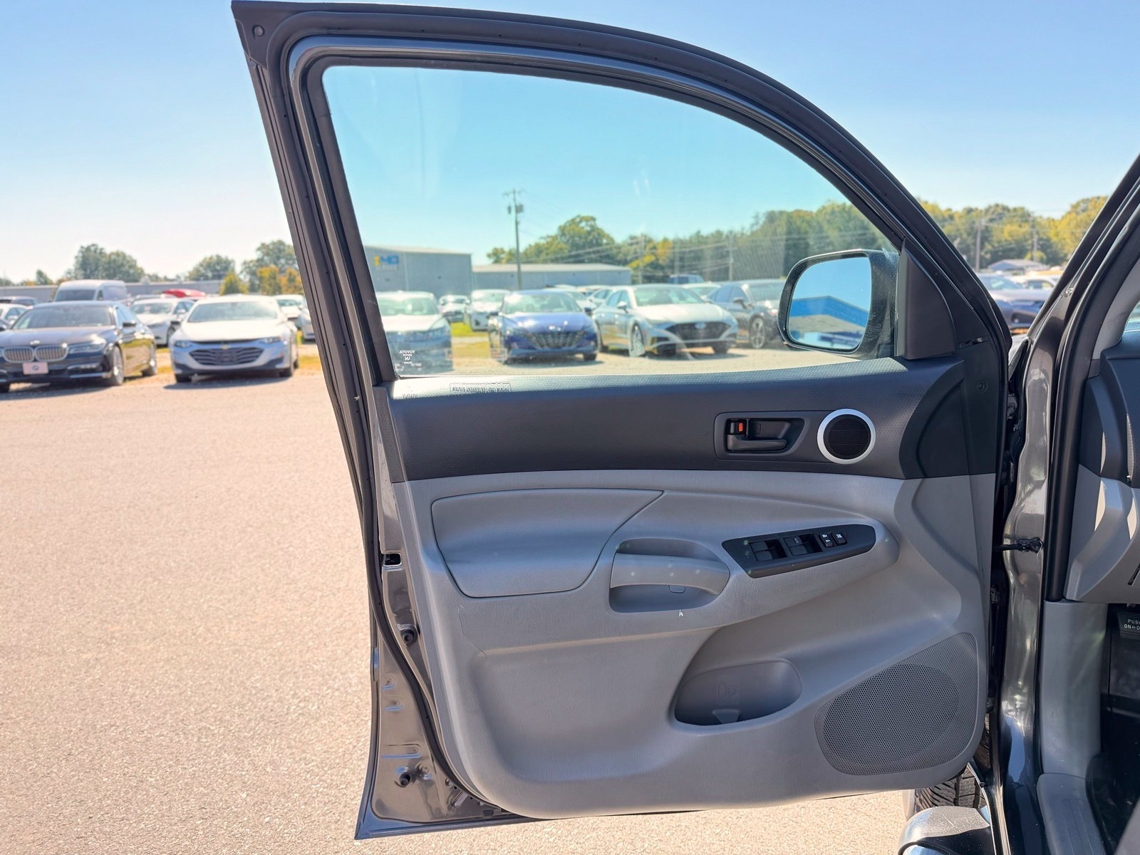 Used 2014 Toyota Tacoma PreRunner w/ TRD Sport Package RWD image 15