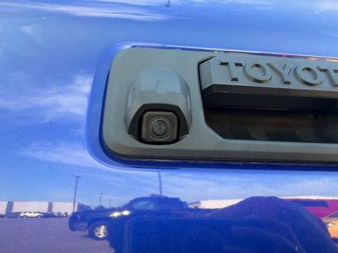 Used 2022 Toyota Tacoma TRD Sport AWD/4WD image 10