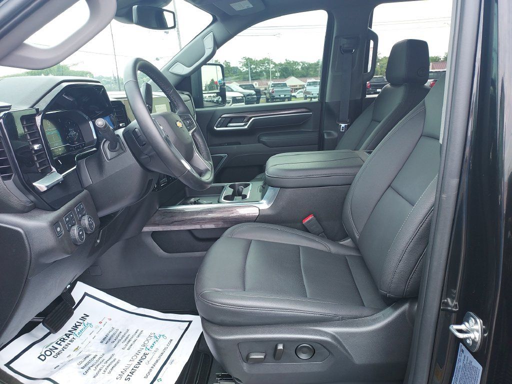 Used 2025 Chevrolet Silverado 3500 LTZ w/ LTZ Plus Package AWD/4WD image 13