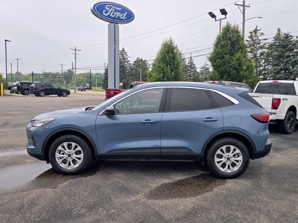 Used 2024 Ford Escape Active w/ Tech Pack #1 AWD/4WD image 2