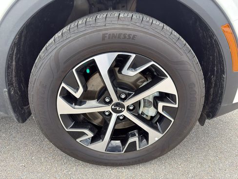 Used 2023 Kia Sportage EX AWD/4WD image 17