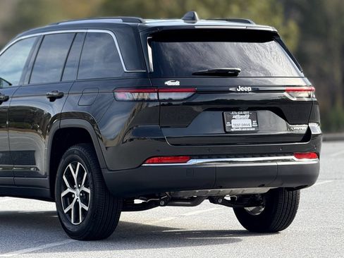 Used 2023 Jeep Grand Cherokee Limited image 48