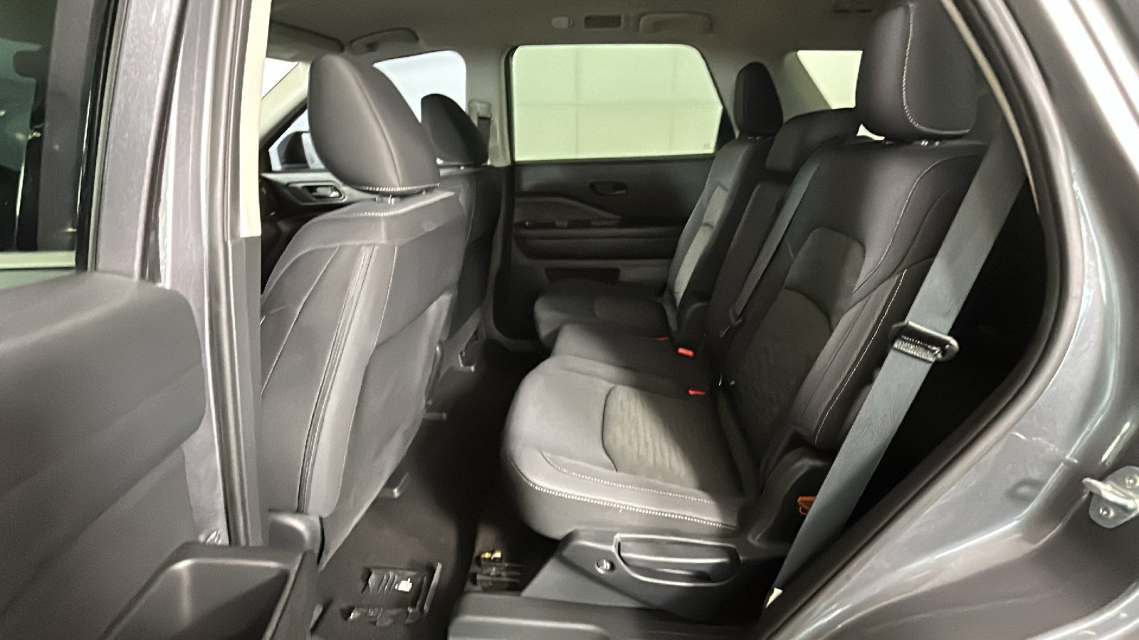 Used 2023 Nissan Pathfinder S AWD/4WD image 33
